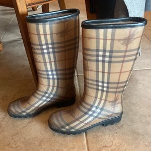 Burberry rain boot